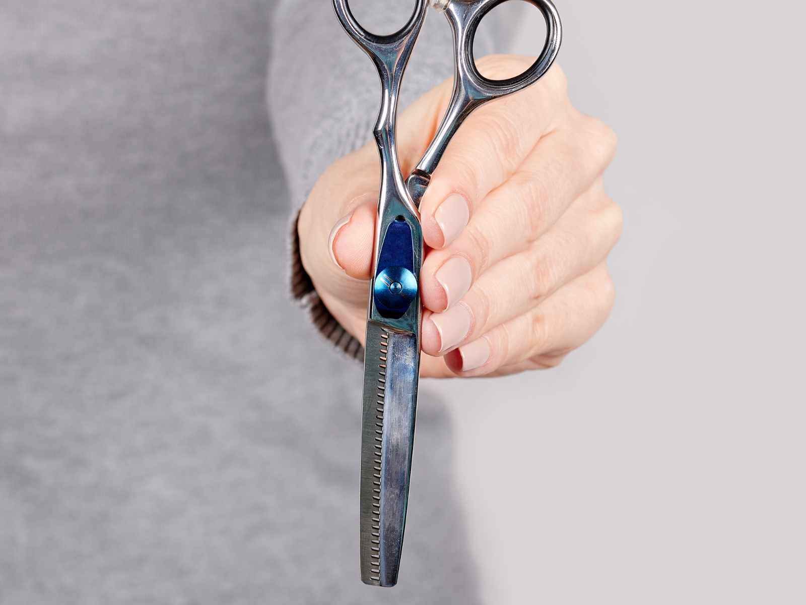 Texturizing Scissors How To Guide | Using Texturizing Shears on Hair ...